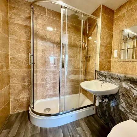 Apartment Luxury 3 Bedroom 5bed Duplex For 9 Guest Birmingham